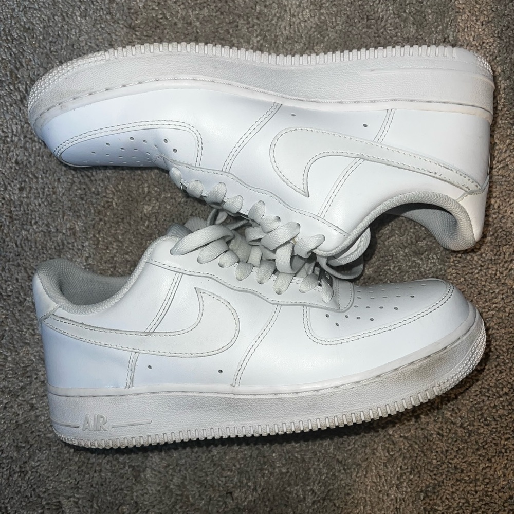 womans white air force ones